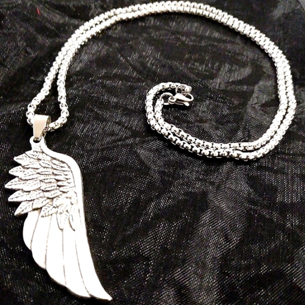 Wing necklace
